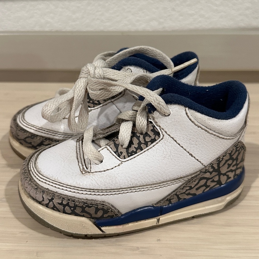 Jordan’s Blue and‎ white